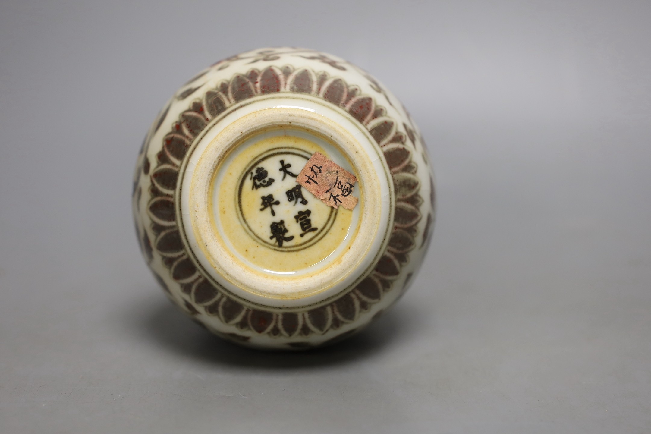 A Chinese underglaze copper red double gourd vase, 18cm high.